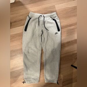 Men’s Nike tech joggers